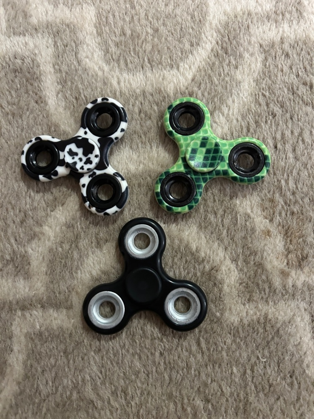 Kids Tri-Spinner Fidget Toy - Black, White & Green